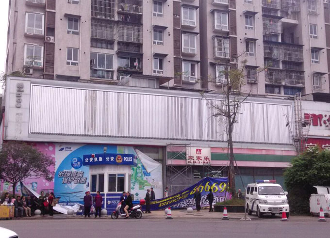 三面翻广告机运行寿命